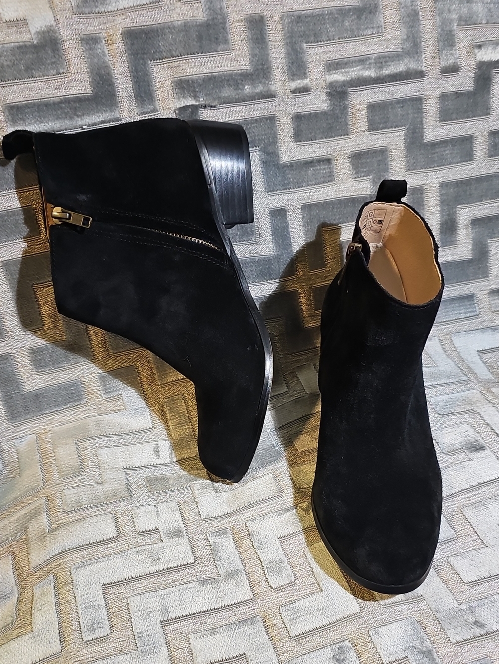 Lands End Size 8B Size Zip Up Ankle Boot. Black